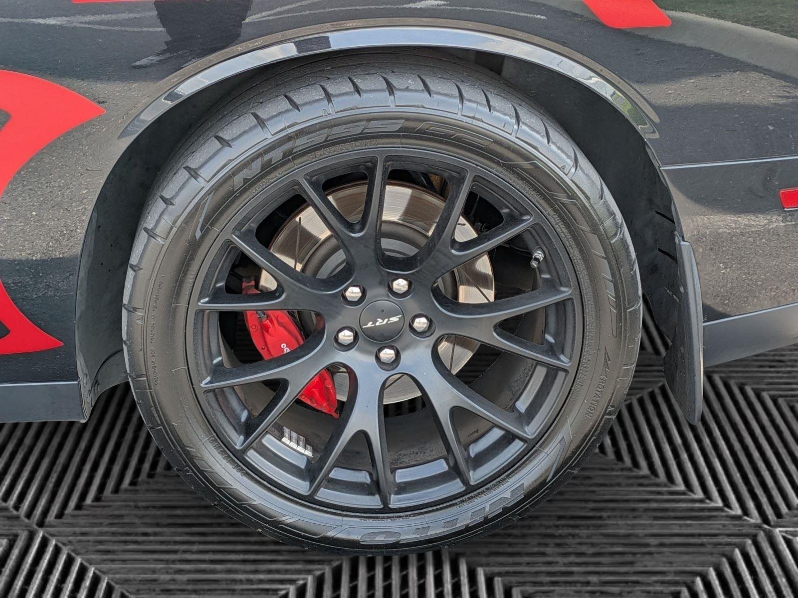 Used 2015 Phantom Black Tri-Coat Pearl Dodge SRT Hellcat image 9