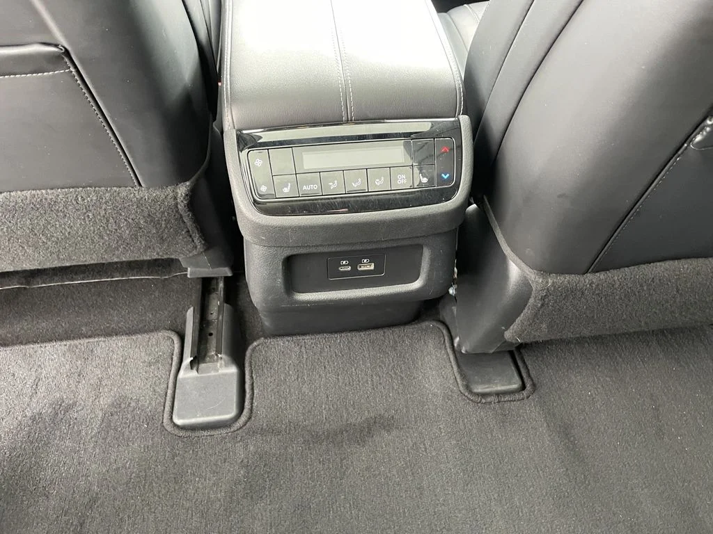 Used 2025 Majestic White INFINITI LUXE image 14