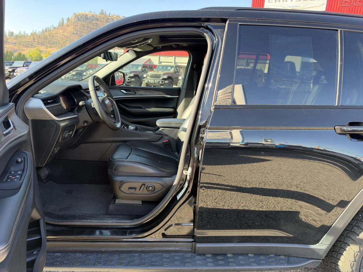 Used 2024 Black Jeep Limited image 12