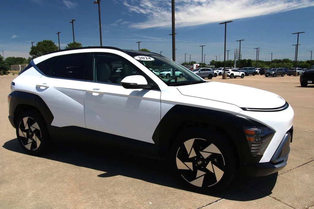Used 2024 White Hyundai Limited image 3