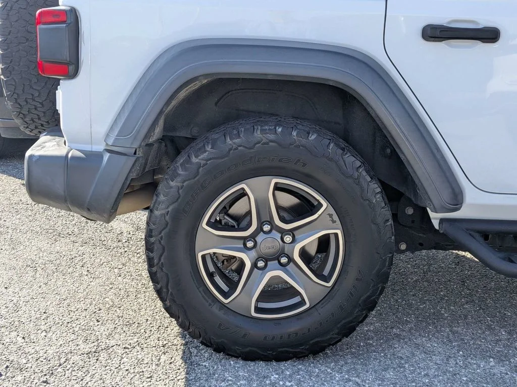 Used 2020 White Jeep Unlimited Sport image 11