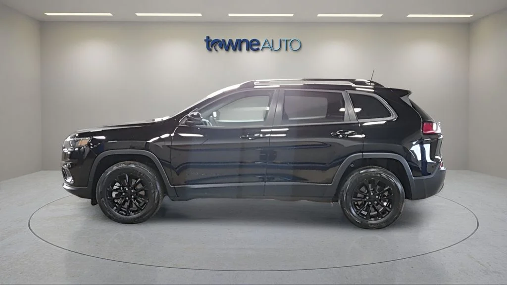 Used 2023 Black Jeep Altitude image 3