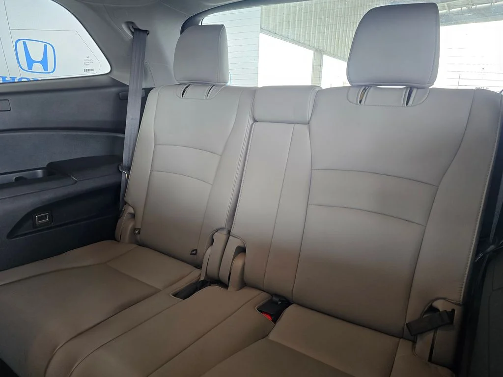 Used 2016 Silver Honda EX-L image 37