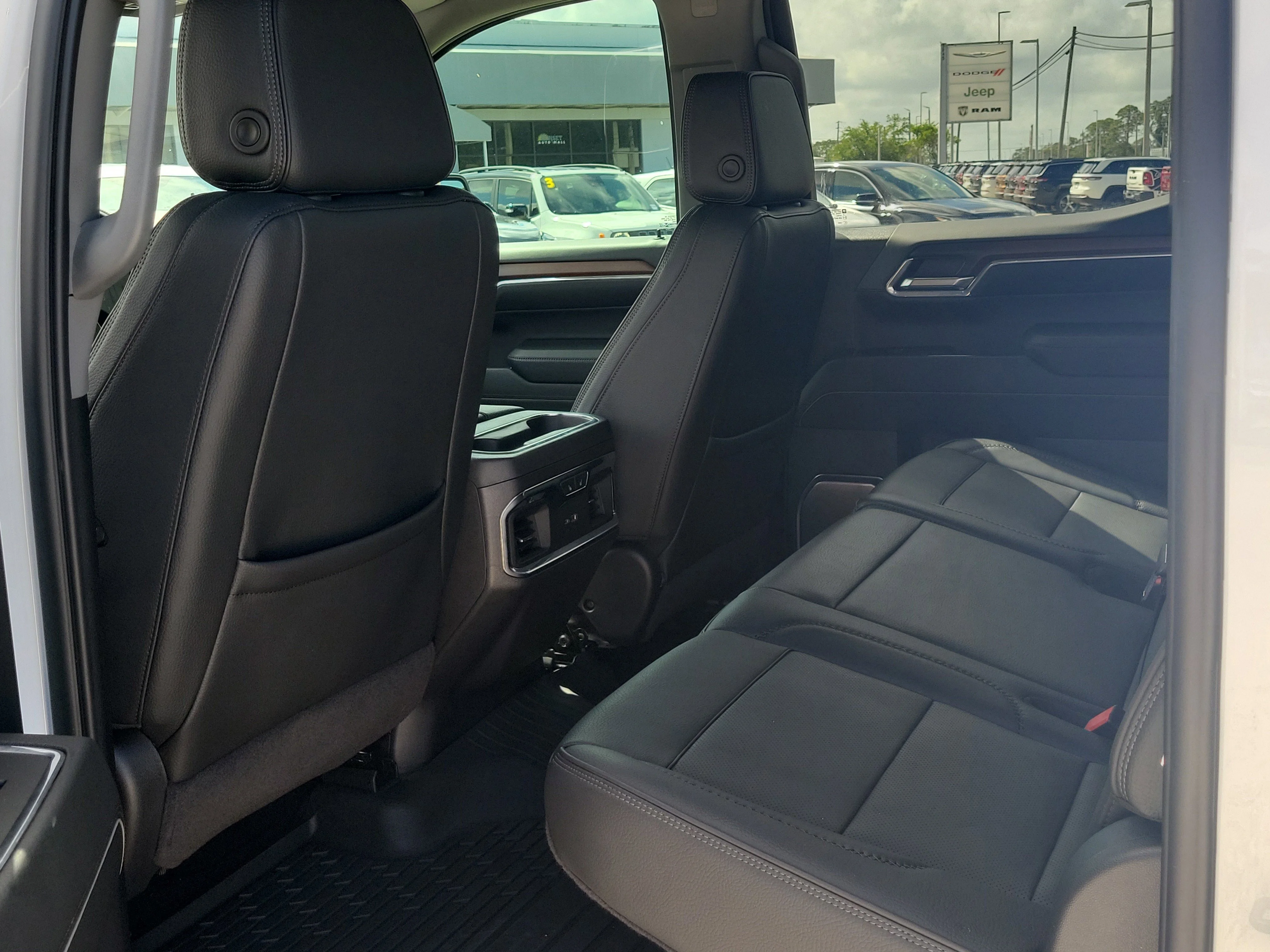 Used 2024 White Frost Tricoat GMC Denali image 14