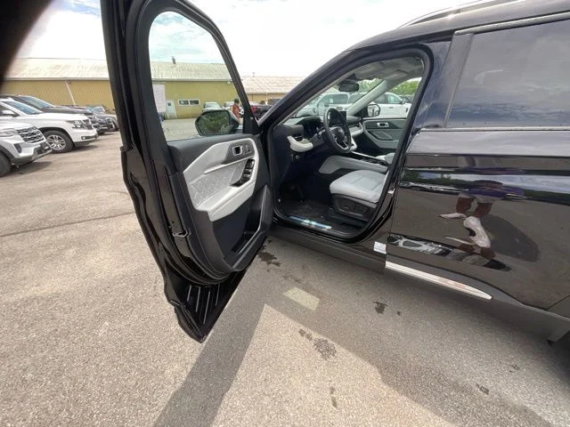 New 2026 Agate Black Metallic Ford Platinum™ image 32