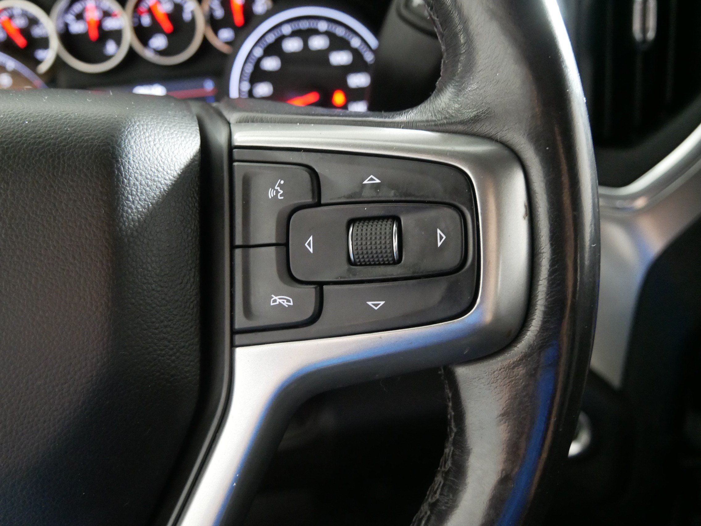 Used 2019 CAJUN RED TINTCOAT Chevrolet LT image 28