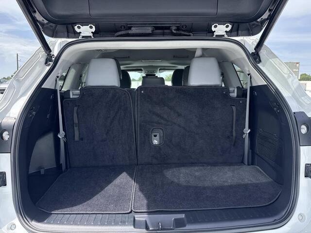 Used 2023 Wind Chill Pearl Toyota XLE image 8