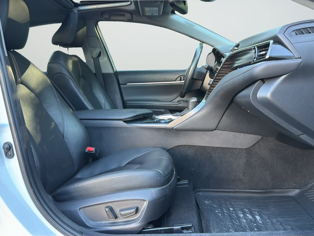 Used 2020 Beige Toyota XLE image 26