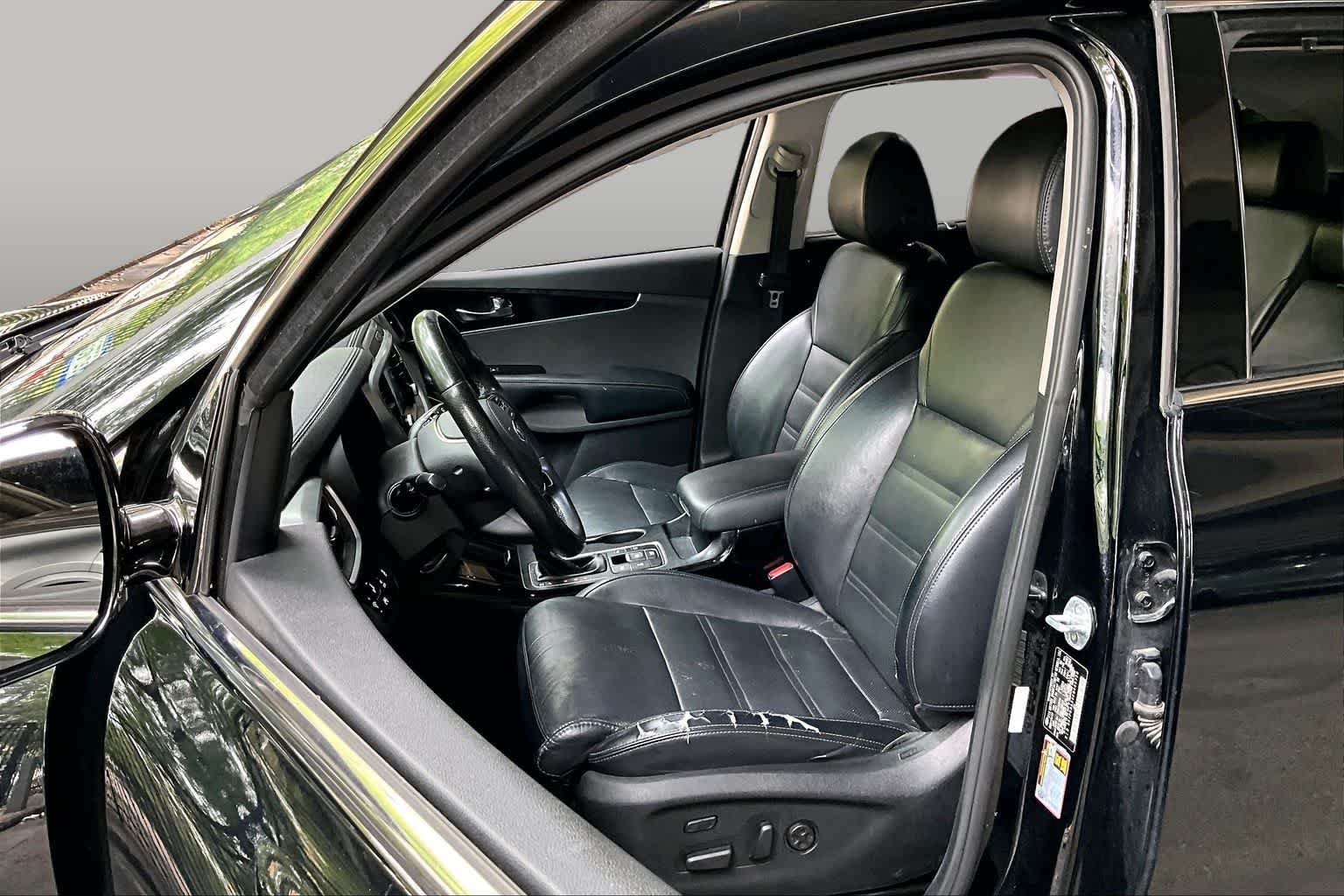 Used 2019 Ebony Black Kia SX V6 image 7