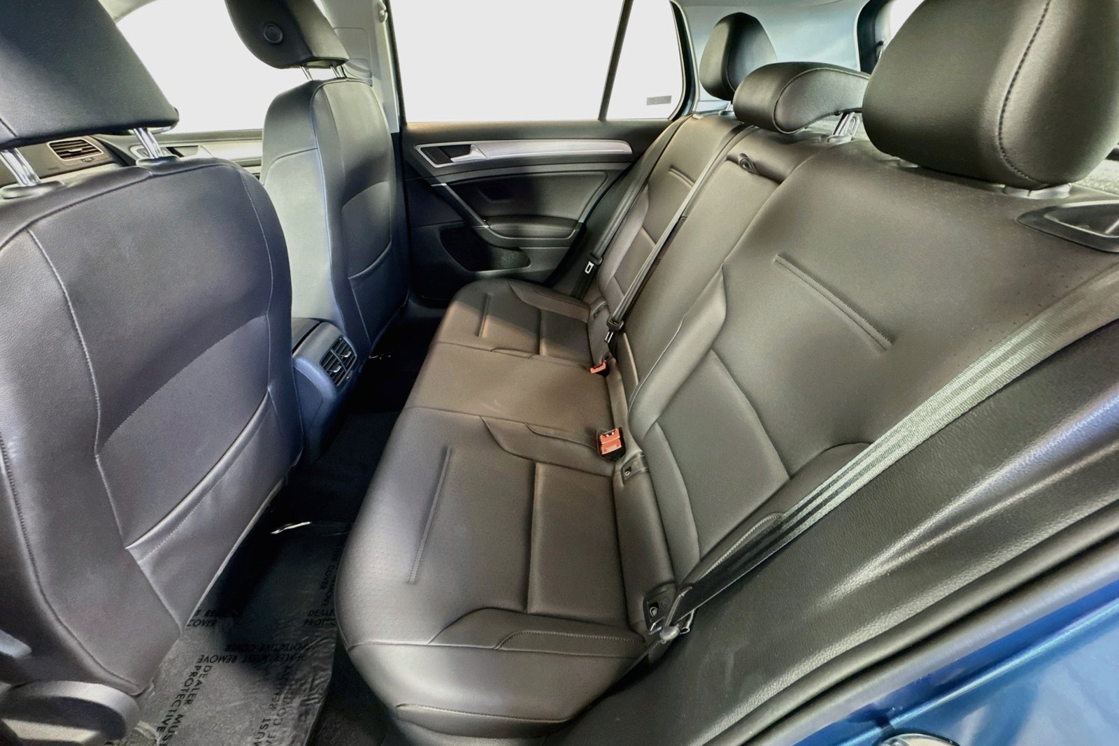 Used 2016 Pacific Blue Volkswagen SEL Premium image 22