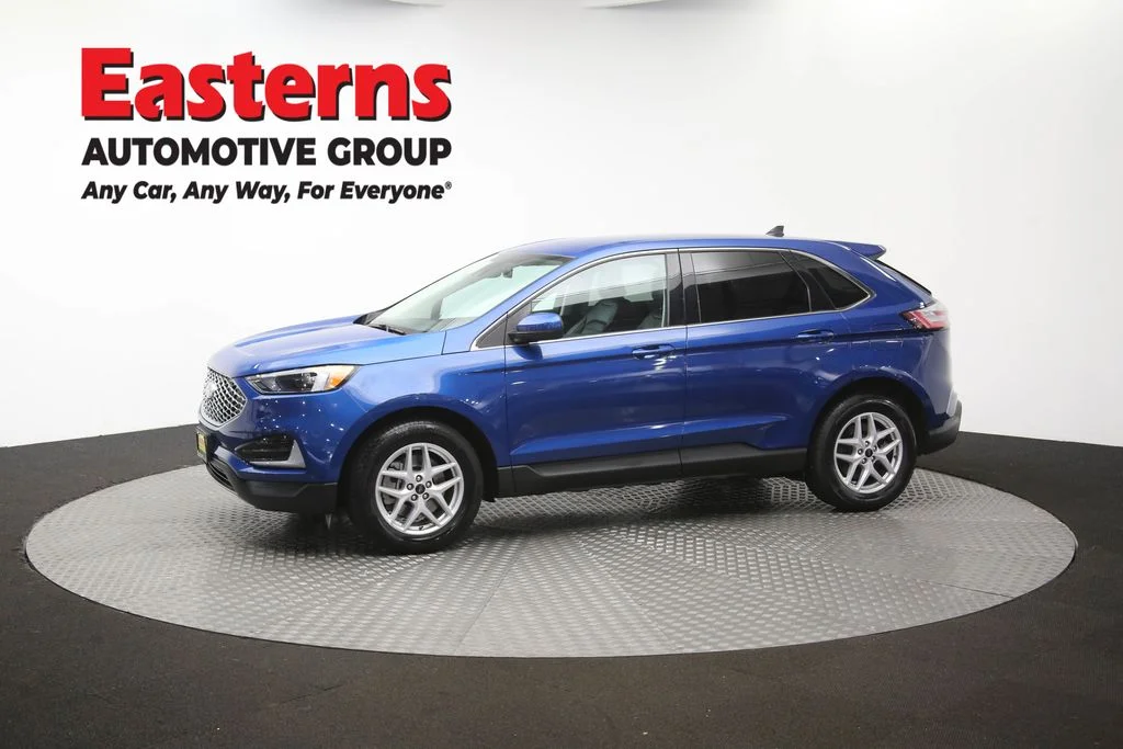 Used 2023 Blue Ford SEL image 60