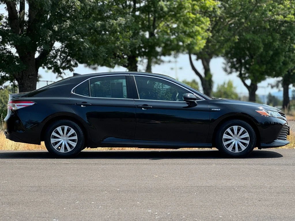 Used 2019 Midnight Black Metallic Toyota LE image 8