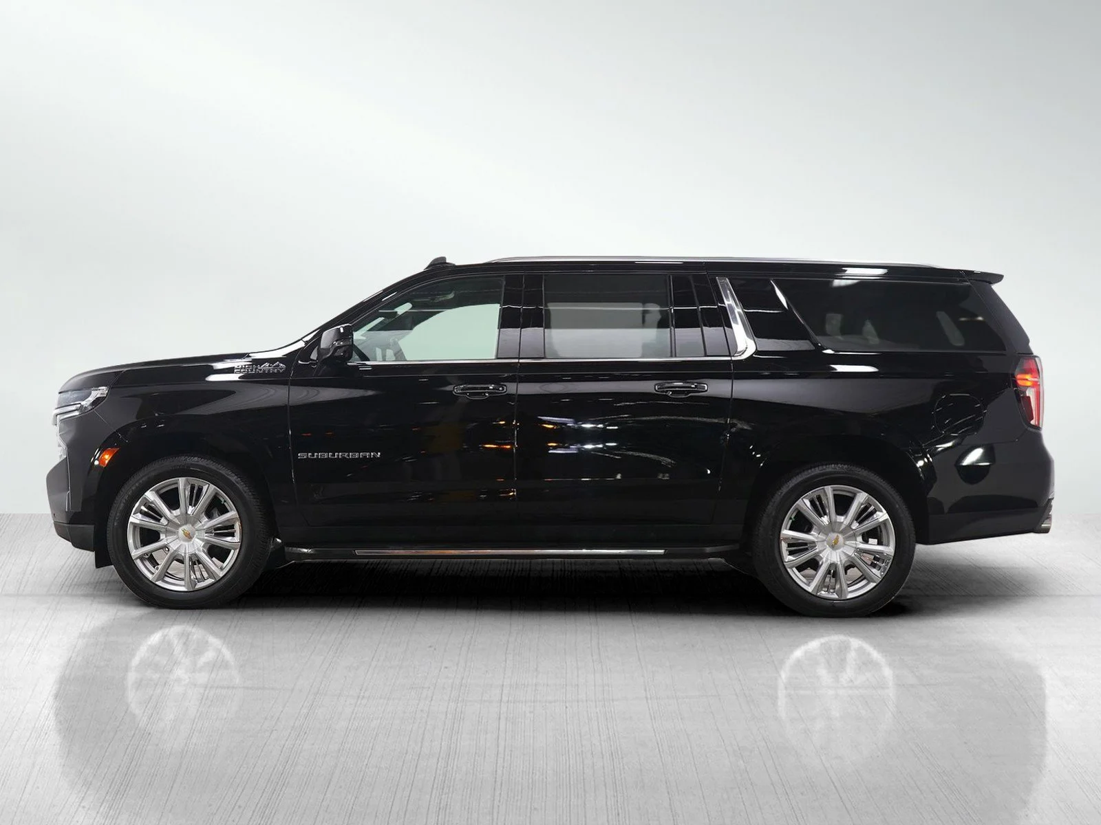 Used 2021 Chevrolet Suburban High Country with VIN 1GNSKGKL5MR317204 for sale in Wayzata, Minnesota