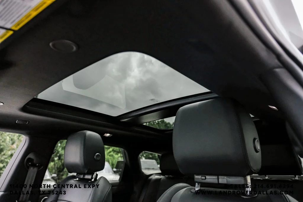 Used 2026 White Land Rover Dynamic image 27