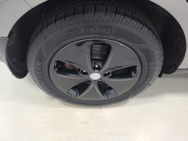 Used 2015 Titanium Gray Kia  image 29