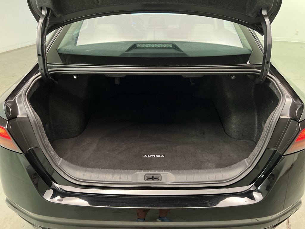 2025 Nissan Altima SR - Photo 23