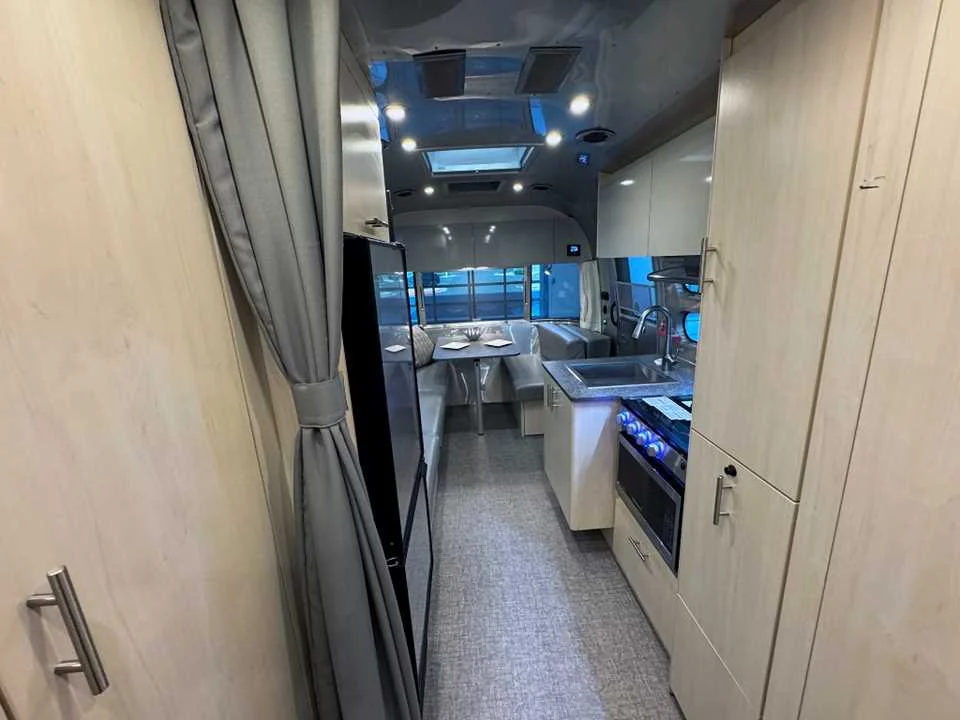 Used 2022 SILVER AIRSTREAM  image 23