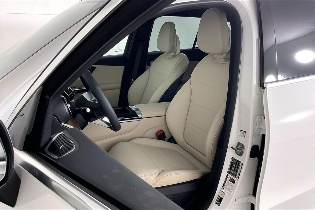 New 2026 Polar White Mercedes-Benz GLC 300 image 9