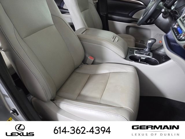 Used 2016 Silver Toyota Limited image 27