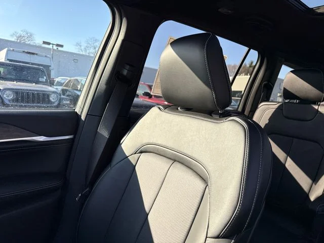 New 2026 Baltic Gray Metallic Clear-Coat Exterior Paint Jeep Limited Reserve image 22