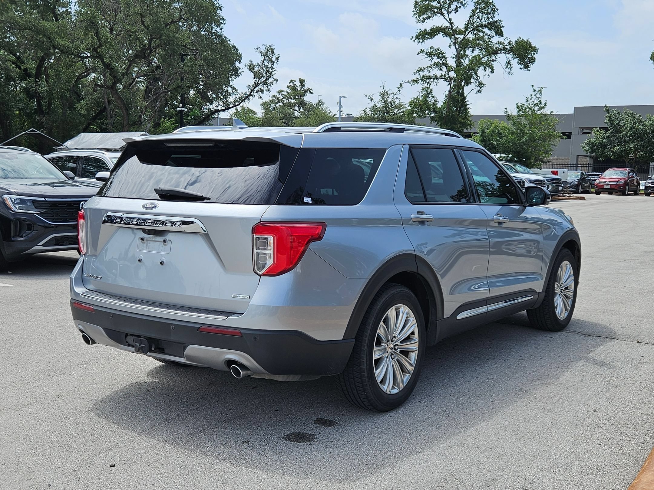 Used 2020 Silver Metallic Ford Limited image 3