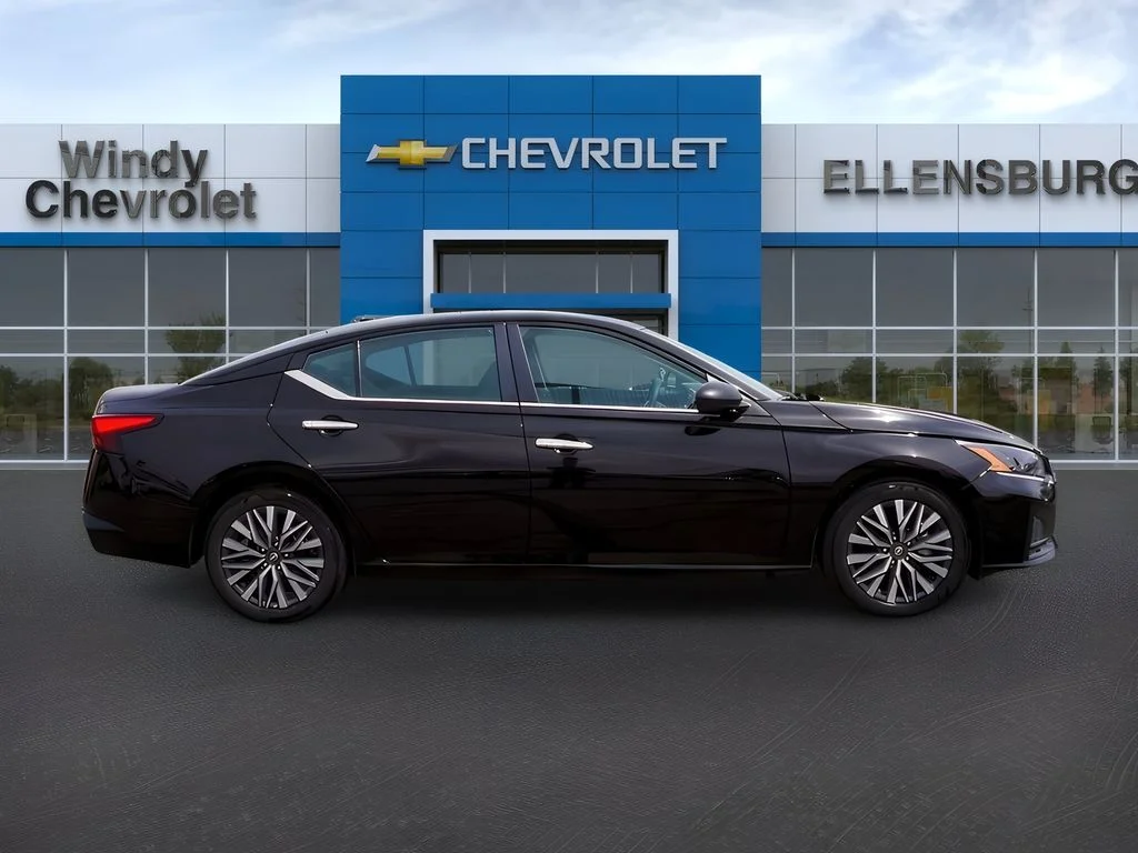 2025 Nissan Altima SV - Photo 8