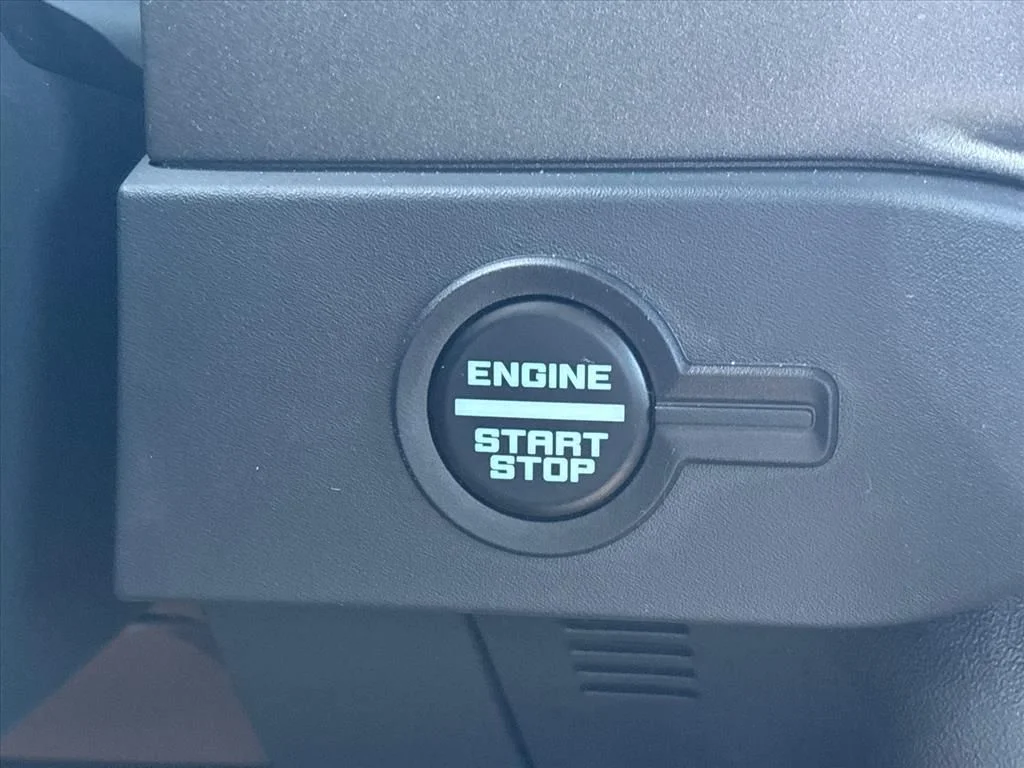 Used 2025 White Ford Badlands image 37