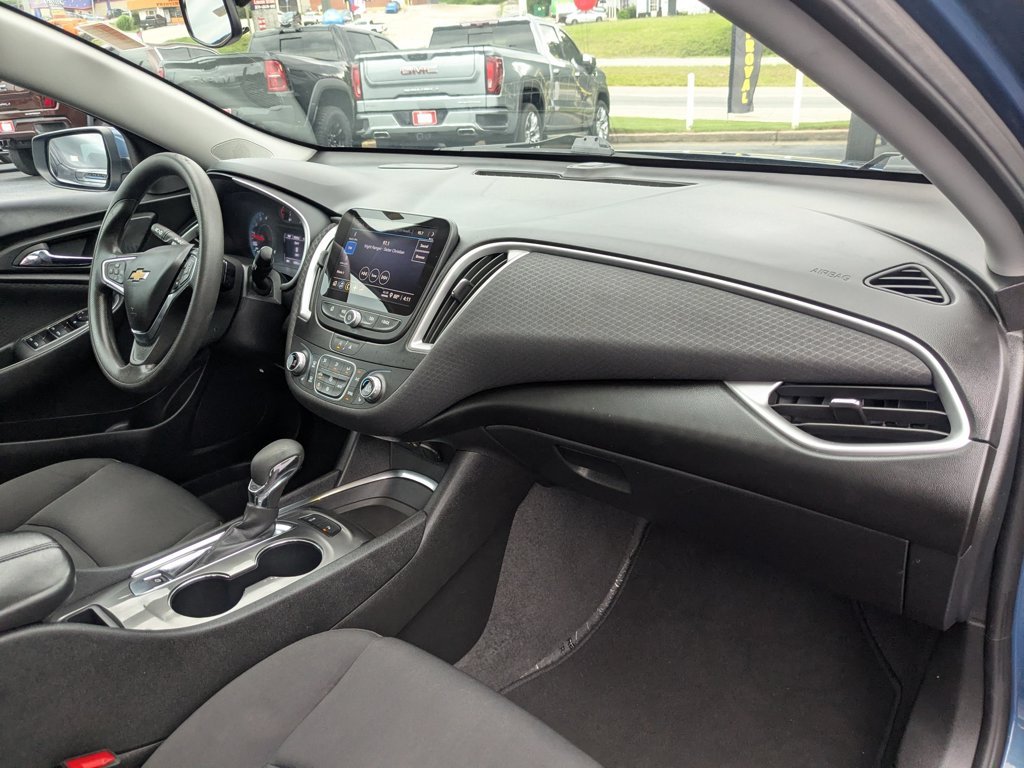 Used 2024 Lakeshore Blue Metallic Chevrolet LT image 27