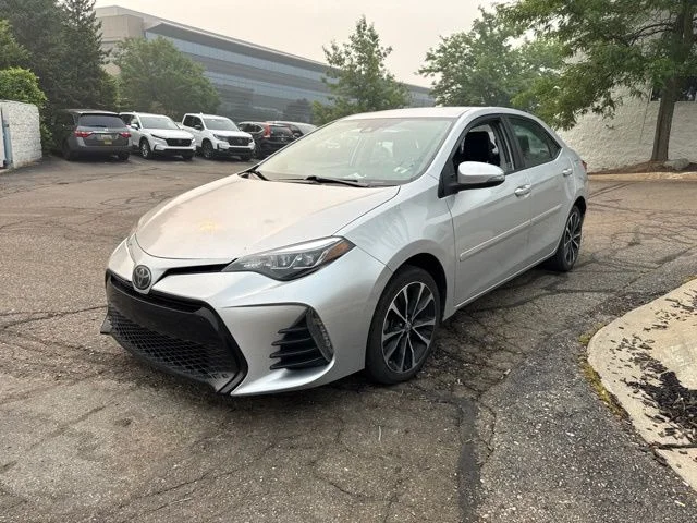 Used 2019 Silver Toyota SE image 1