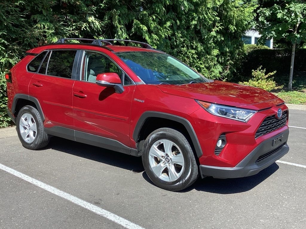Used 2020 Red Toyota XLE image 8