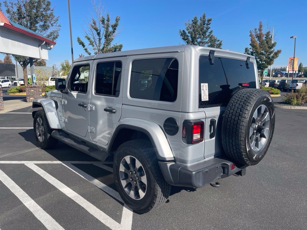 Used 2023 Silver Jeep Sahara image 3