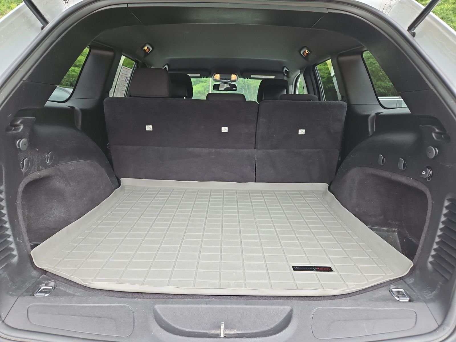 Used 2015 White Jeep Laredo image 19