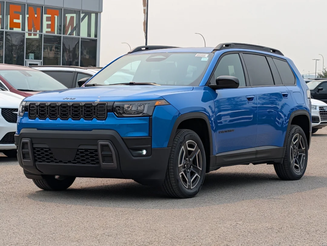 New 2026 Blue Jeep Laredo - - 4x4 - 1.6L Turbo Hybrid - Uconnect 5 w/ 12.3 Screen & More! image 4