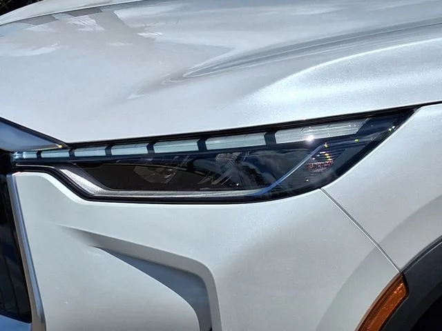 New 2027 RADIANT WHITE INFINITI Pure FWD image 7