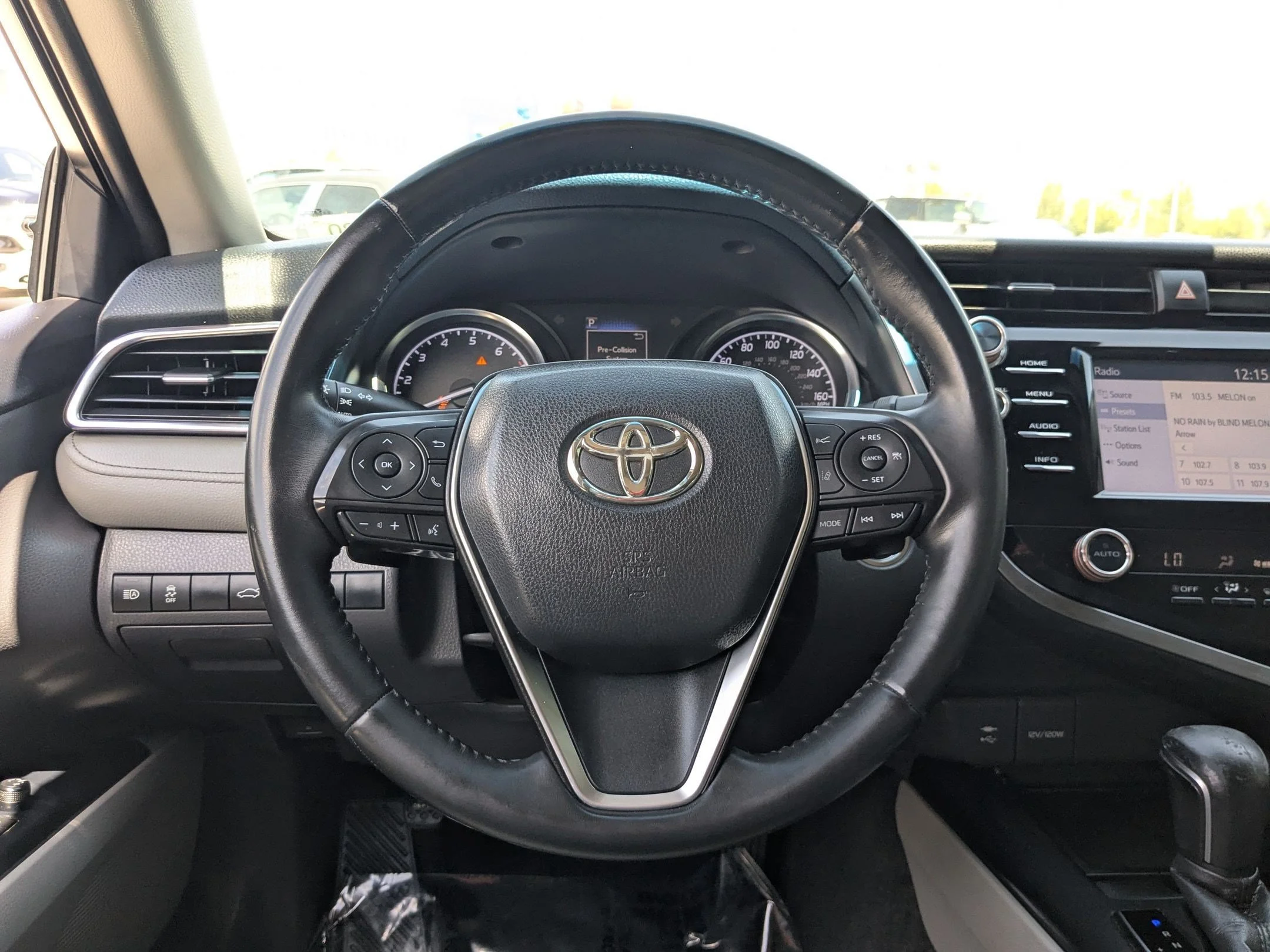 Used 2018 Super White Toyota SE image 17