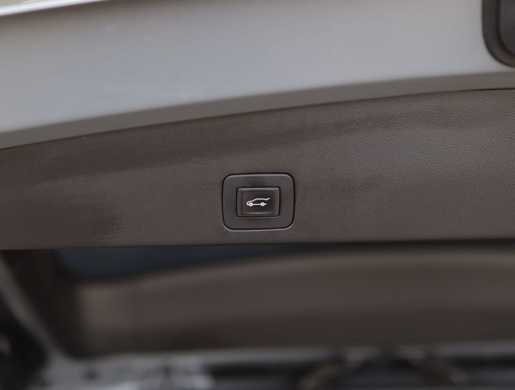 Used 2020 SATIN STEEL METALLIC Buick Essence image 29