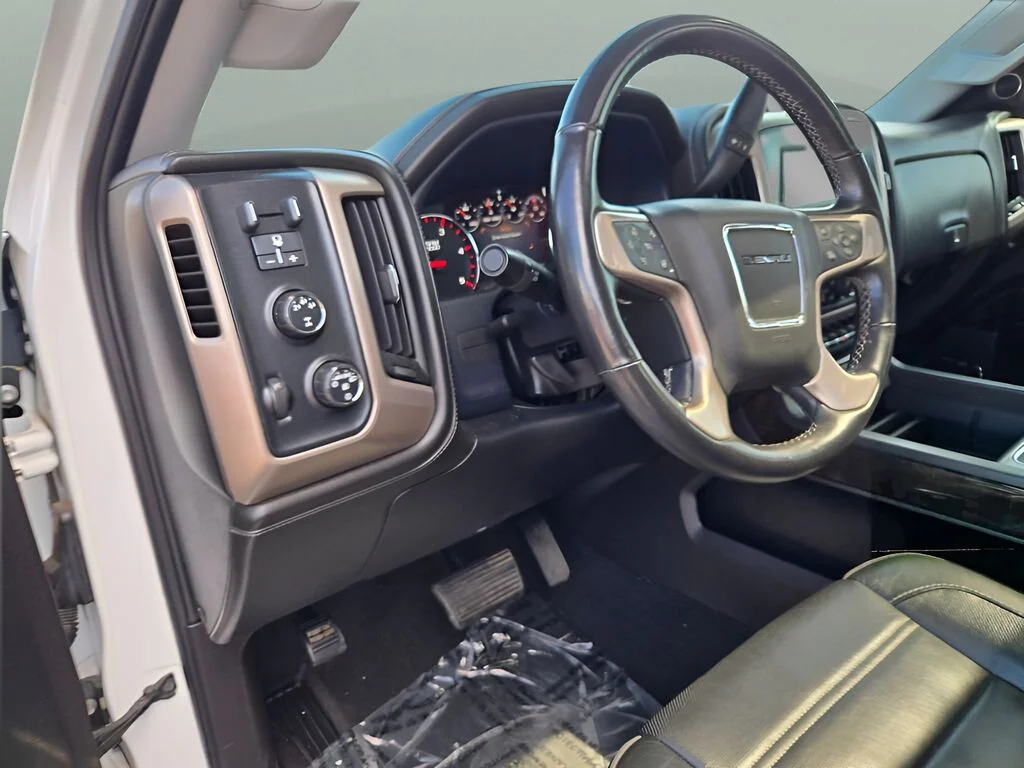 Used 2015 White GMC Denali image 22