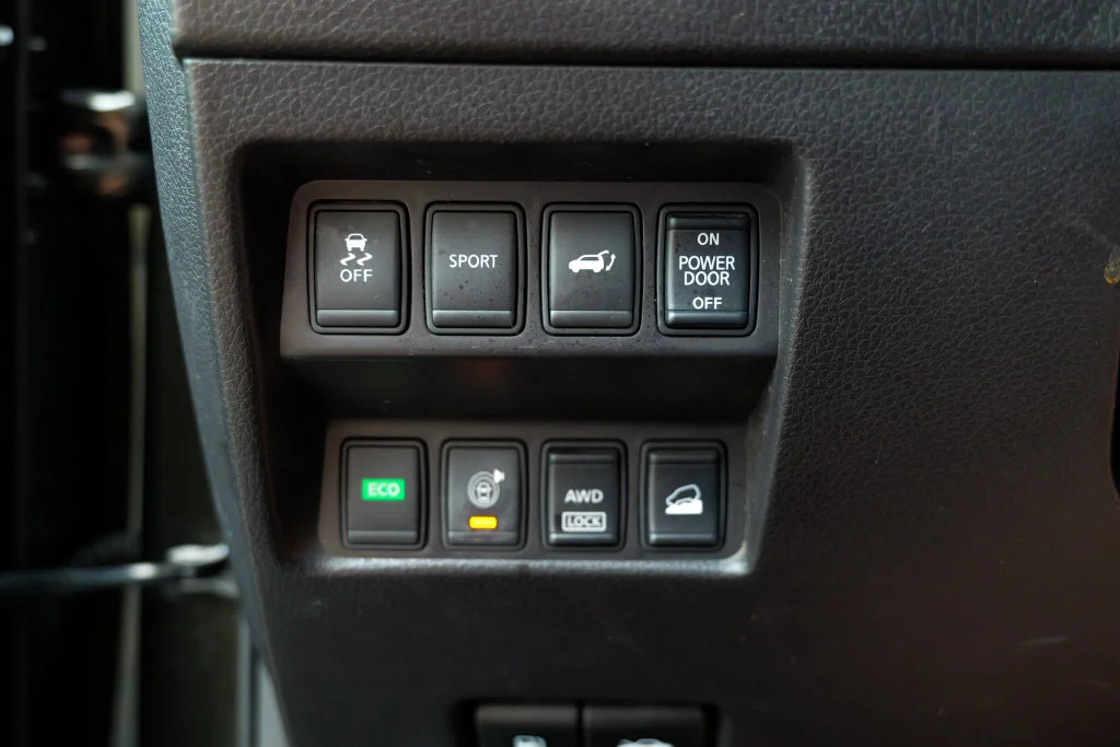 Used 2015 Midnight Jade Nissan SL image 50