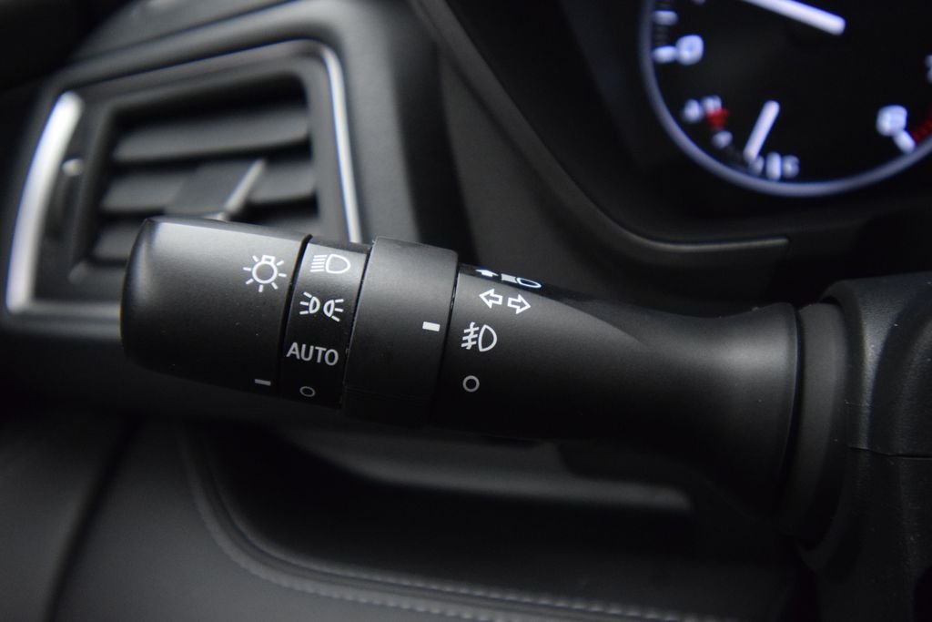 Used 2025 Crystal White Pearl Subaru Limited image 39