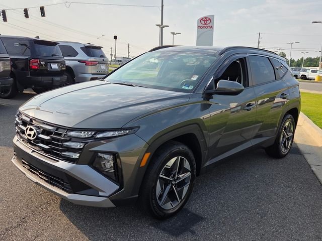 Used 2025 Gray Hyundai SEL Convenience image 3