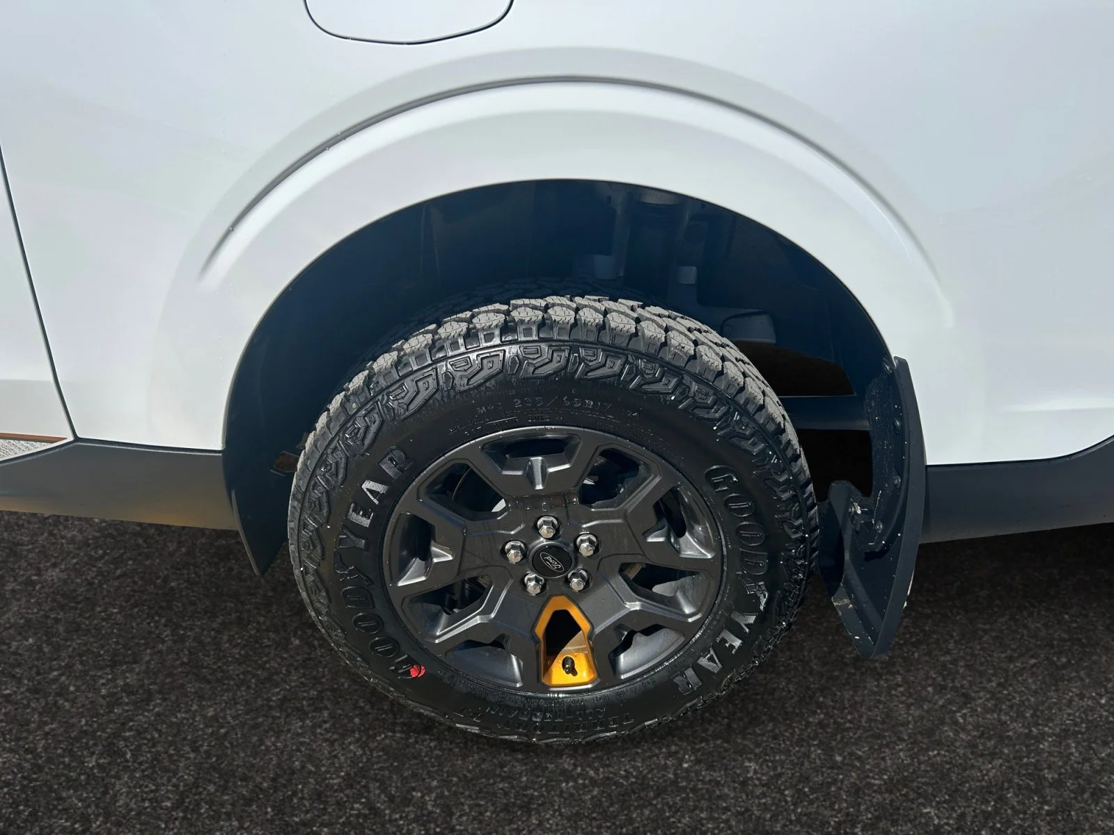 New 2026 Oxford White Ford Tremor image 9