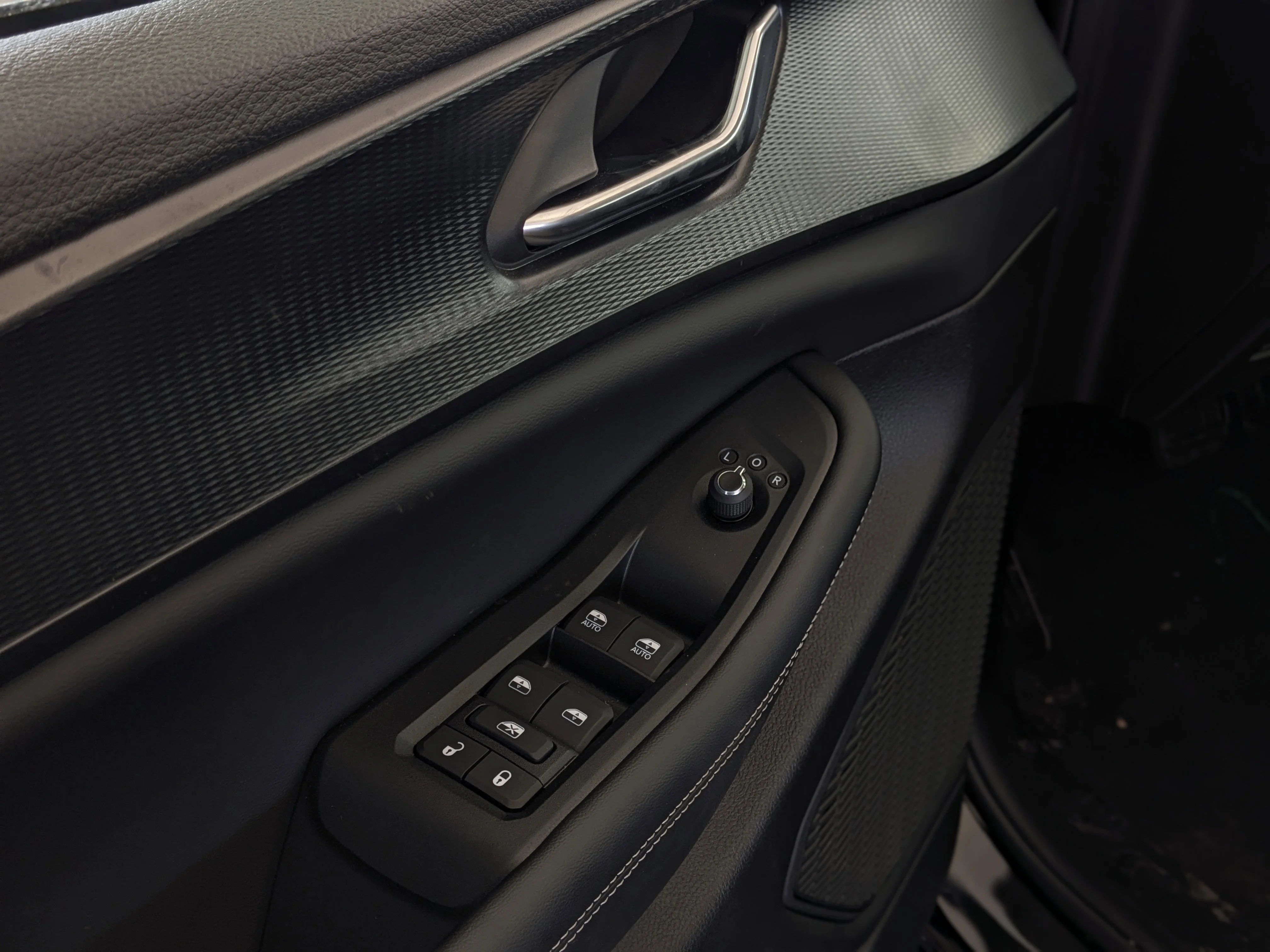 New 2026 Black Jeep Laredo - - Classic Theme - Heated Seats - Heated Steering - Remote Start & tons more! image 12