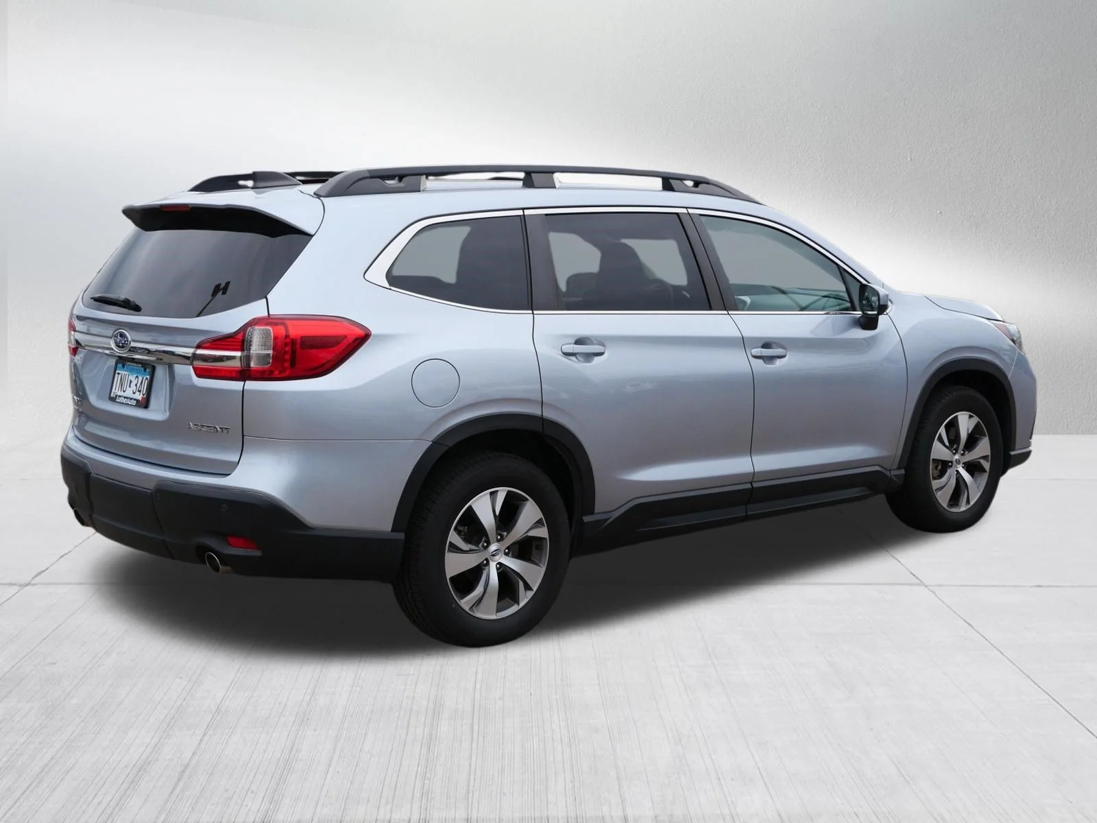 Used 2022 Ice Silver Metallic Subaru Premium image 7