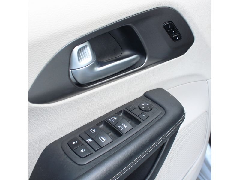 Used 2024 Silver Mist Clearcoat Chrysler Touring L image 3