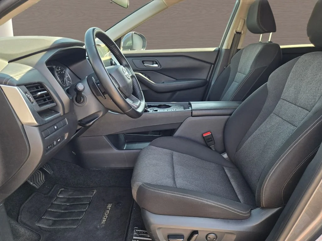 Used 2025 Gray Nissan SV image 21