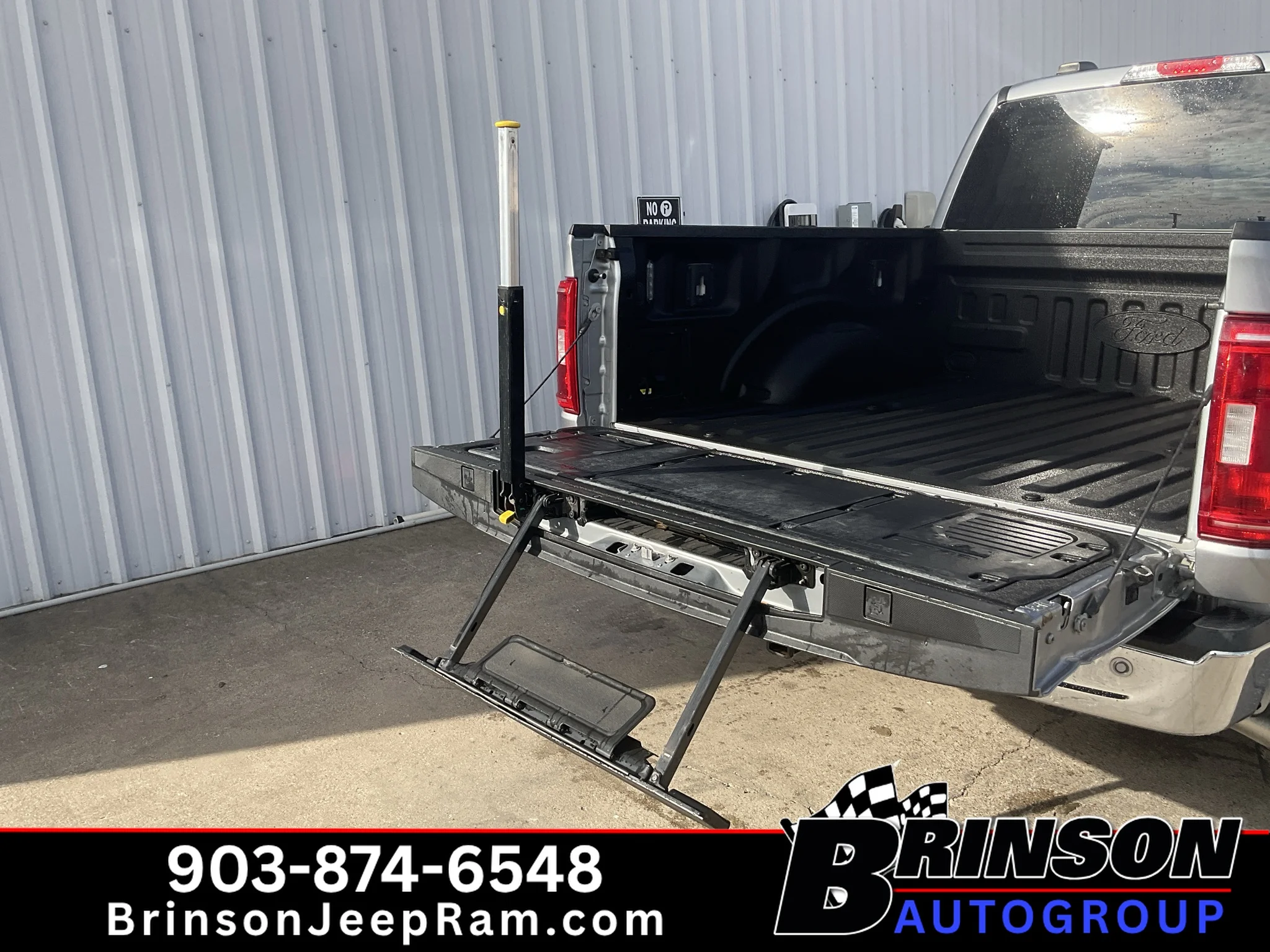 Used 2023 Iconic Silver Metallic Ford XLT image 11