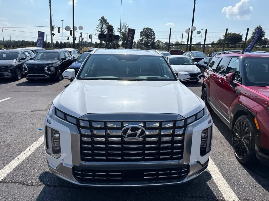 Used 2025 White Hyundai Calligraphy image 2