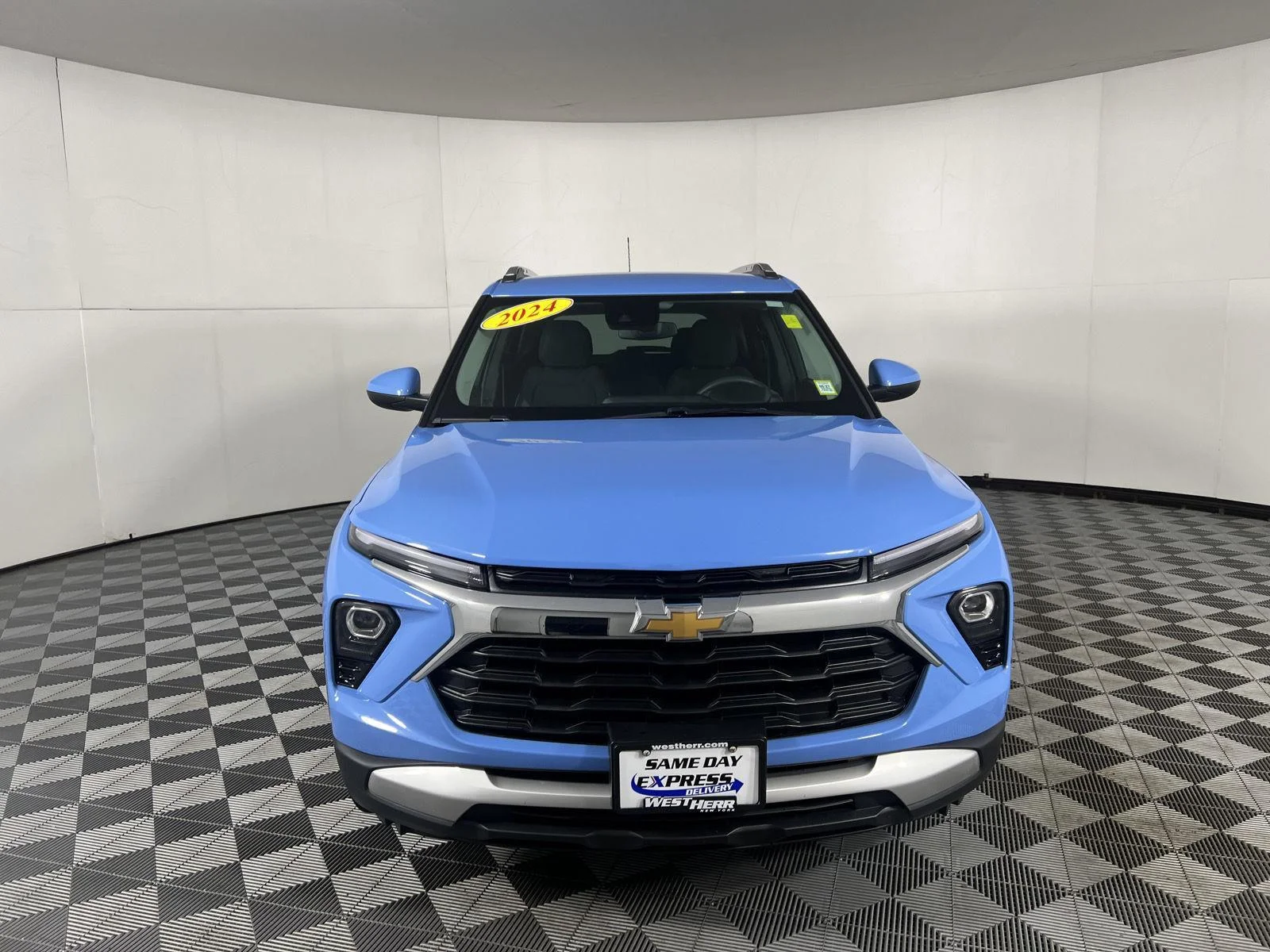 Used 2024 Fountain Blue Chevrolet LT image 10
