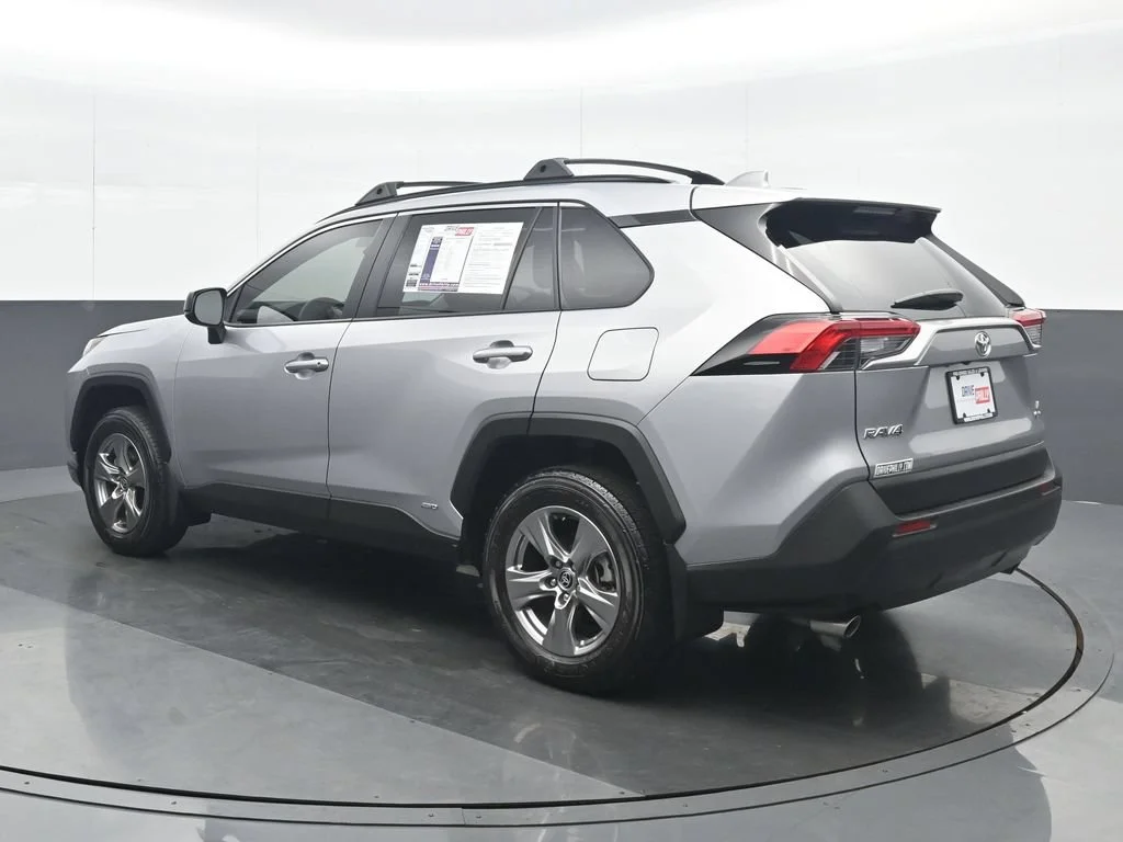 Used 2025 Silver Toyota LE image 4