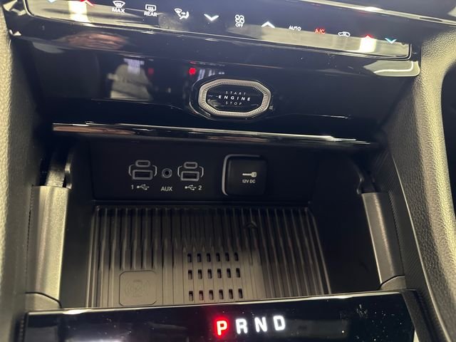 New 2027 Bright White Clearcoat Jeep Laredo Altitude image 35